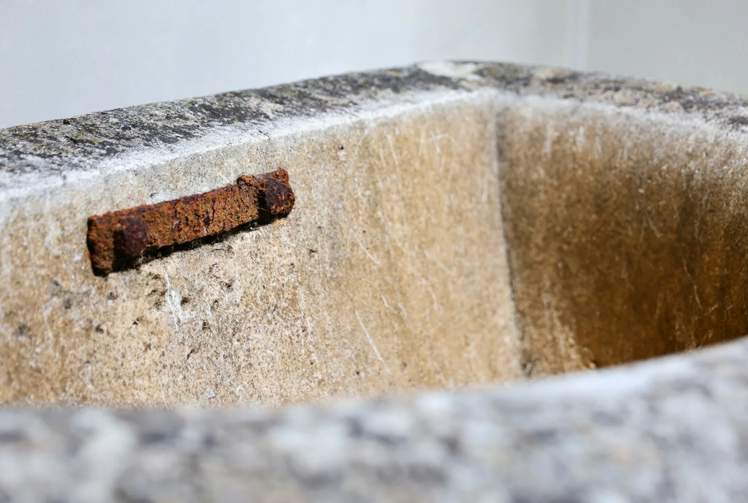 alte trog von französischer kalkstein