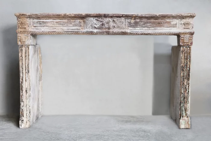 antiker kamin kalkstein