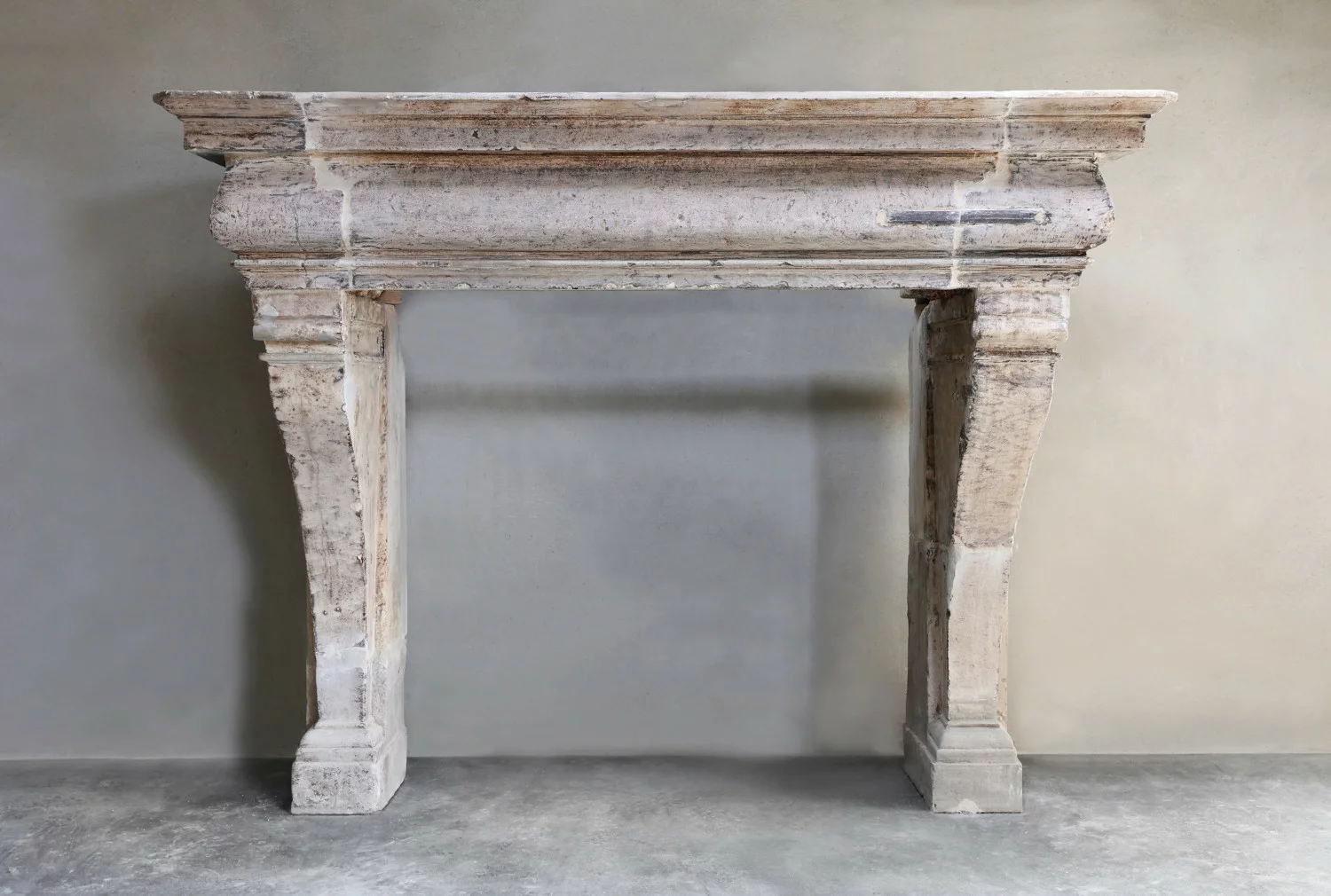 antiker schloss kamin