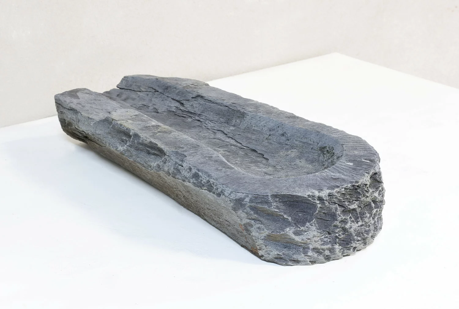 alte mühlstein von belgischer blaustein