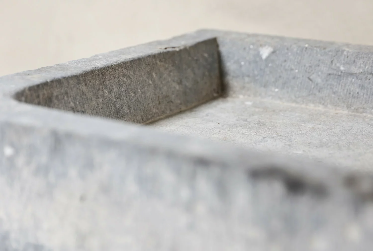 alte spüle von belgischer blaustein