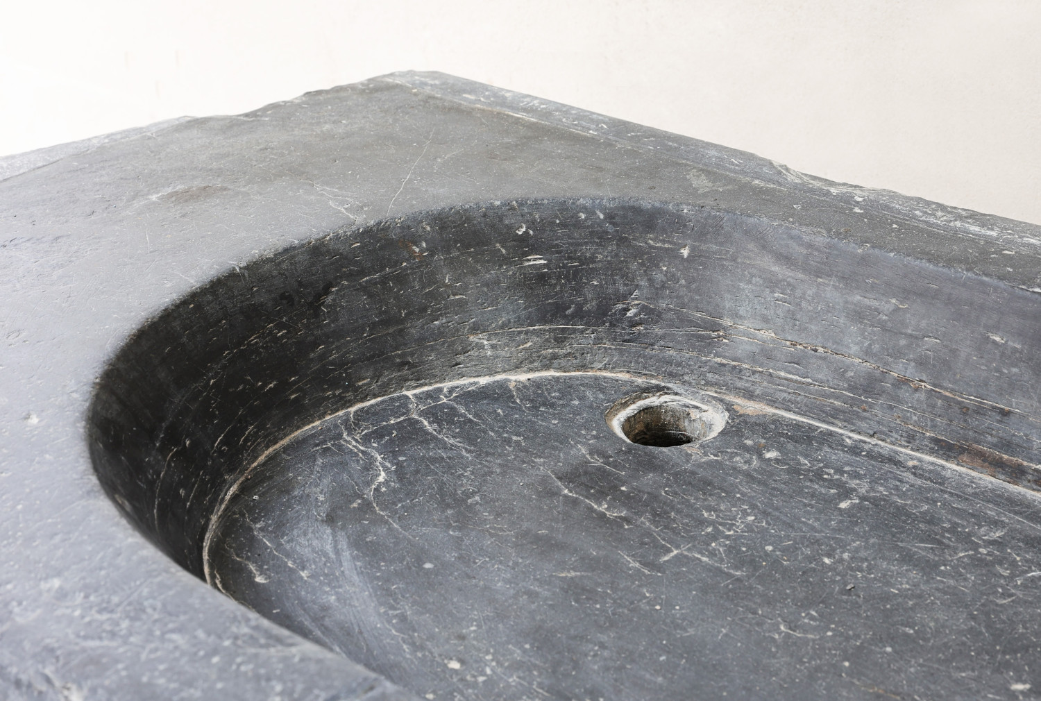 alte spüle von schiefer