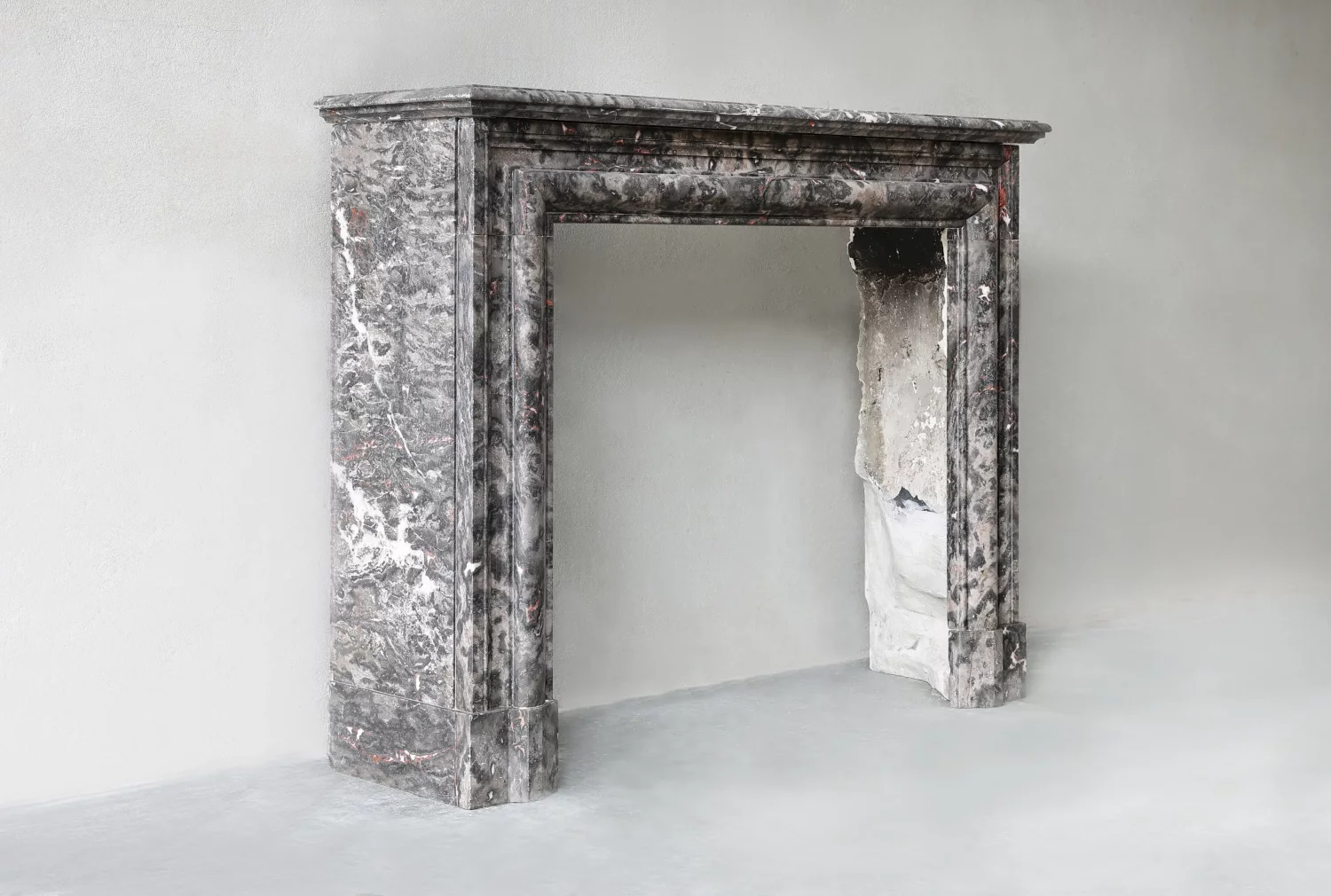 Schräge Ansicht antiker Marmorkamin, Ausladung der Simsplatte und Tiefe sichtbar, Louis XIV, ca. 1860–1880, Ref 1576