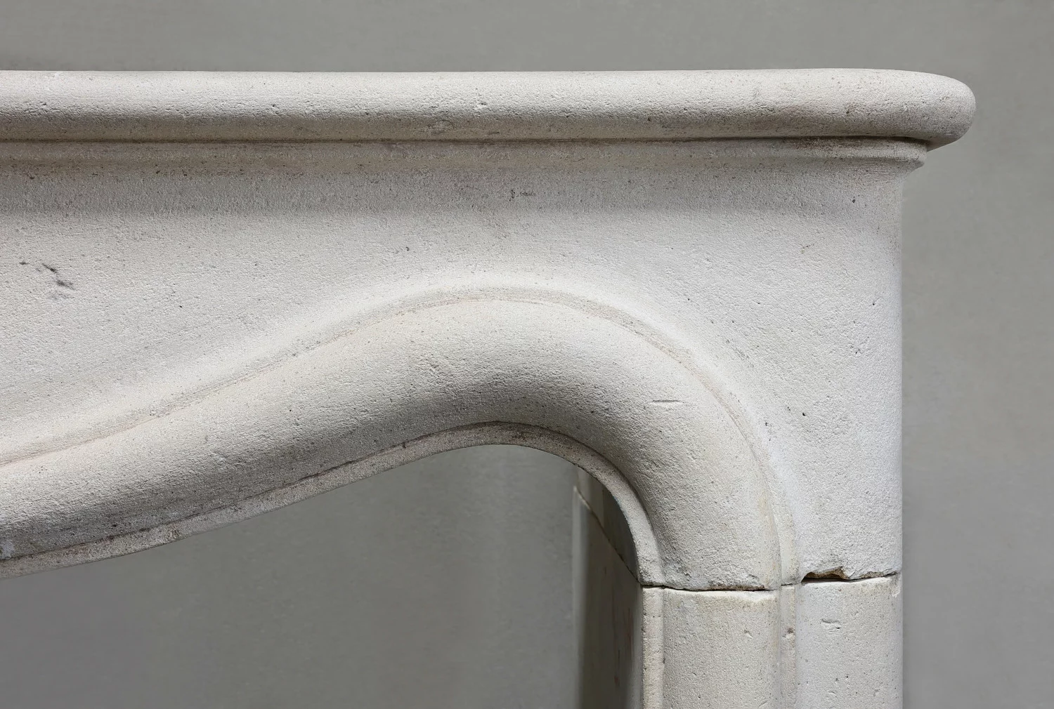 elegante französisher kalkstein kamin