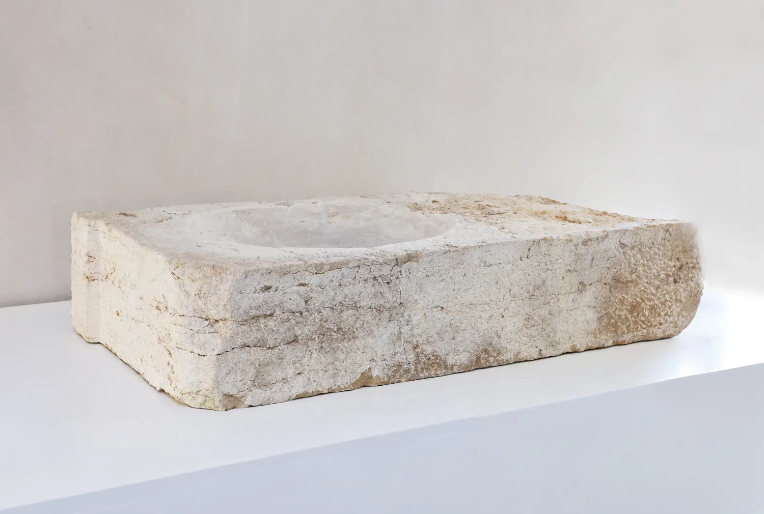 alte spüle von französischer kalkstein