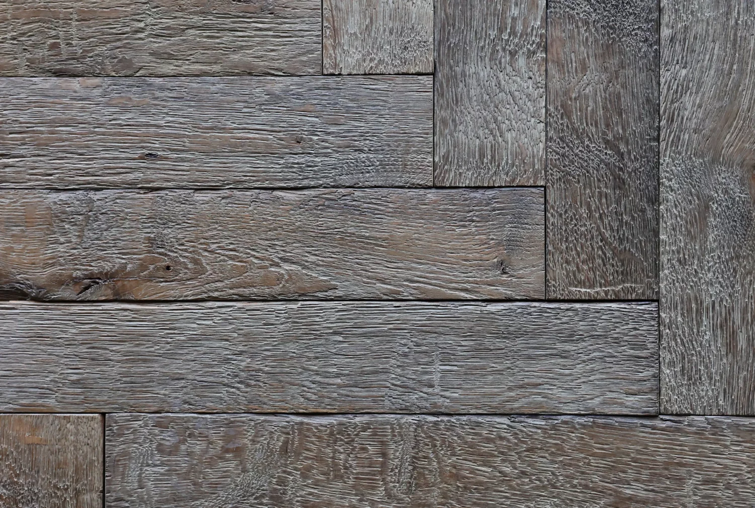 Le Marais Fischgrät-Eichenparkett von De Opkamer in einem Wohnraum, gefertigt in den NiederlandenDraufsicht auf Le Marais Fischgrätparkett 54 x 9 cm aus europäischer Eiche