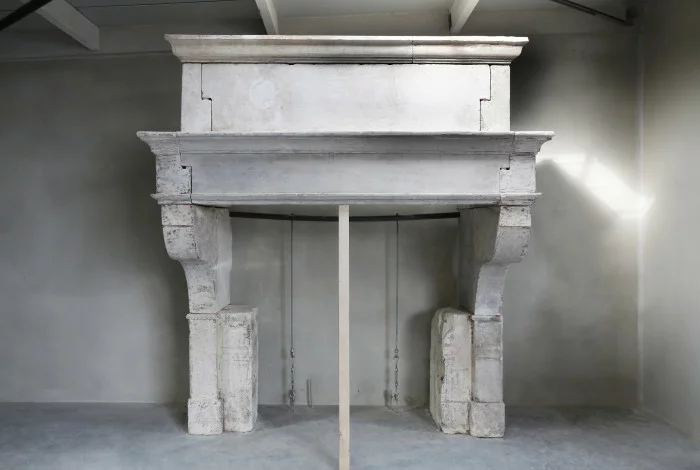 Antiker schlosskaminmaske