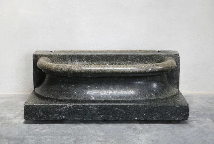 antiker marmor Mauerbrunnen