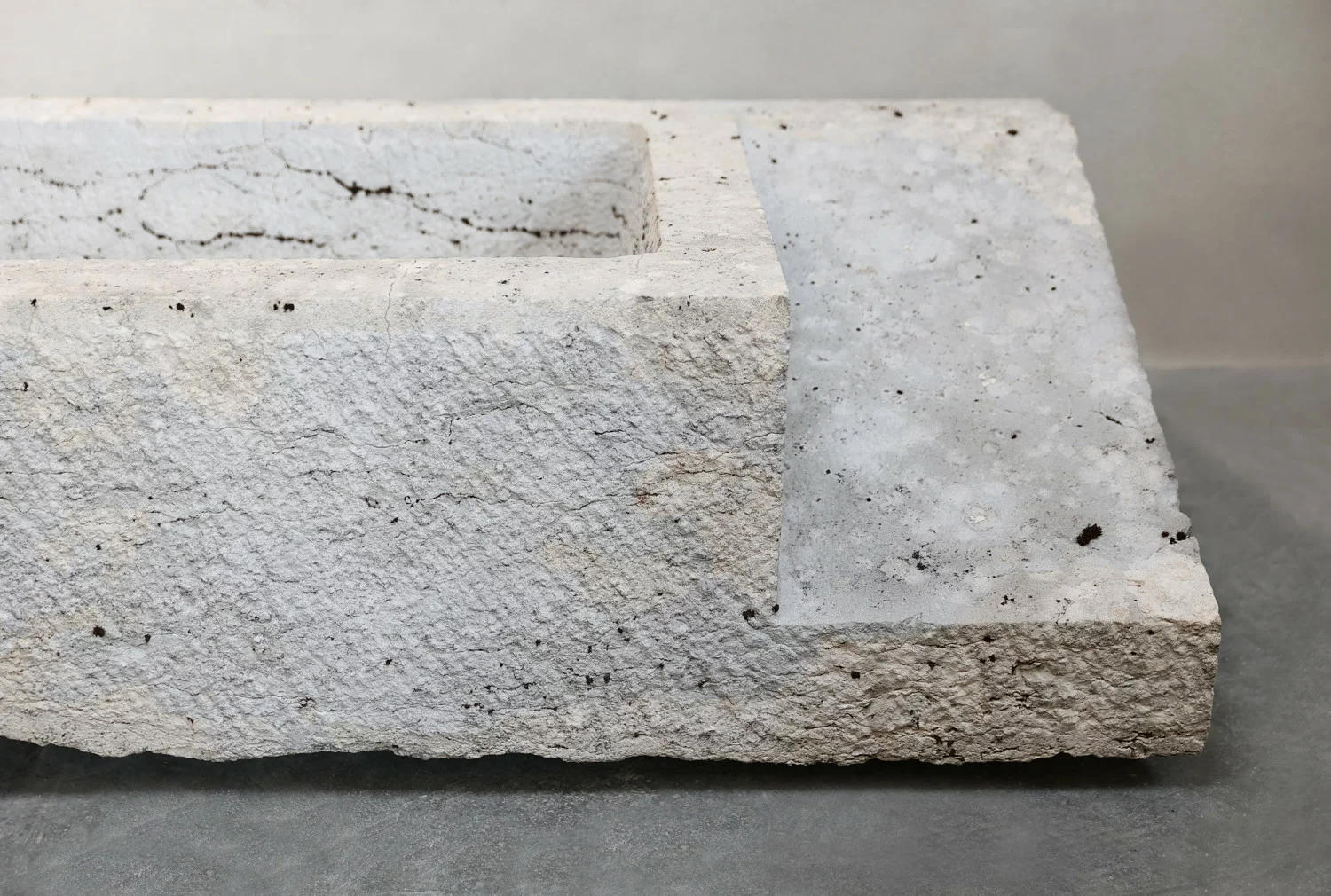 alte französischer kalkstein trog