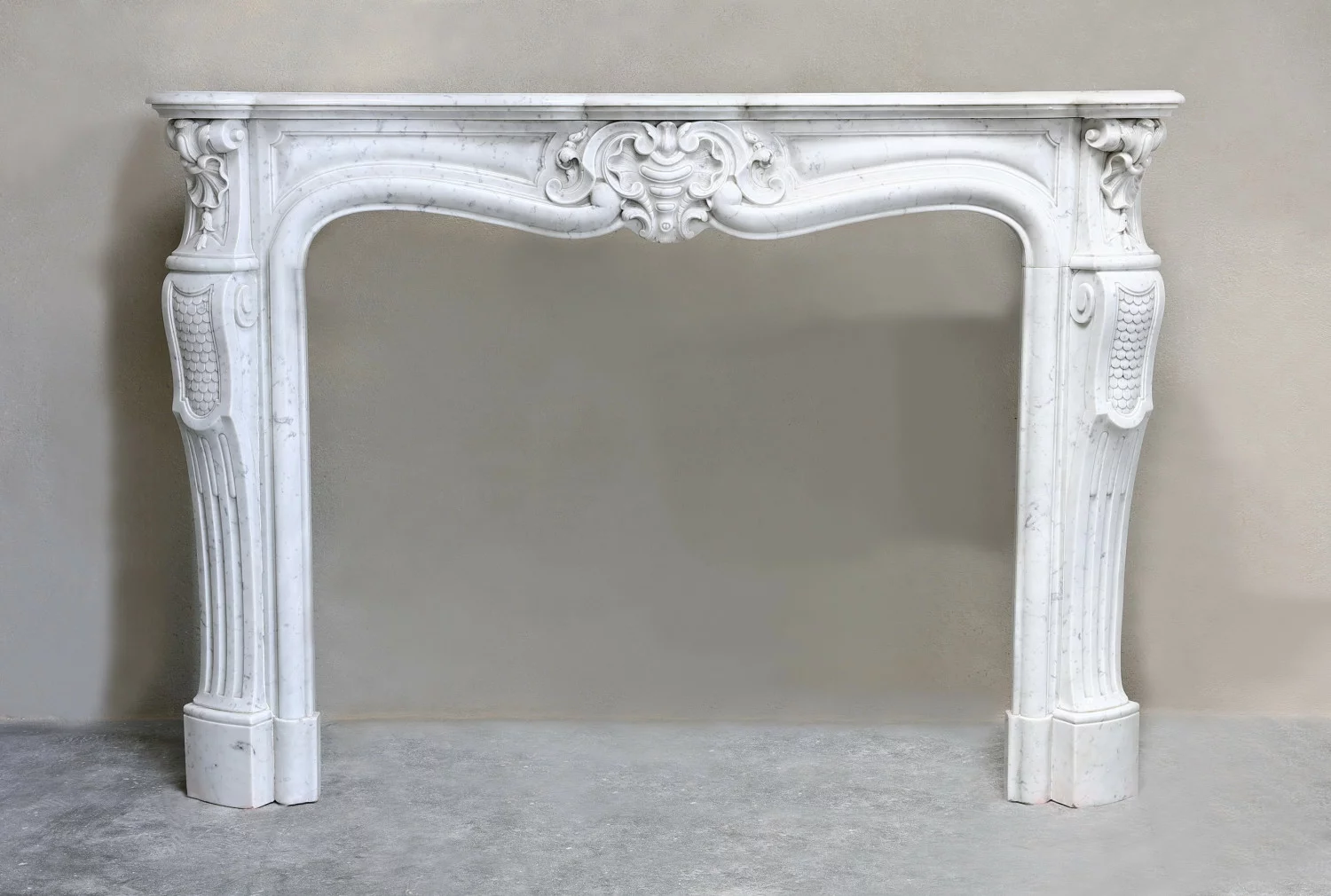 antiker kaminmaske von carrara marmor