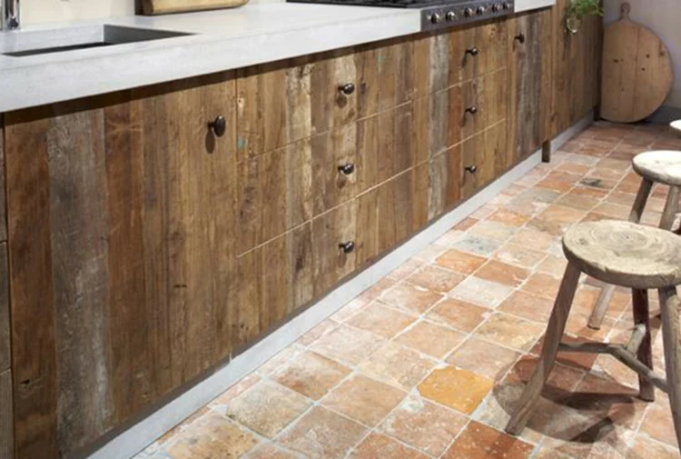 Alte Terrakottafliesen