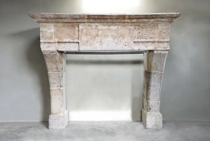 Antiker schlosskamin