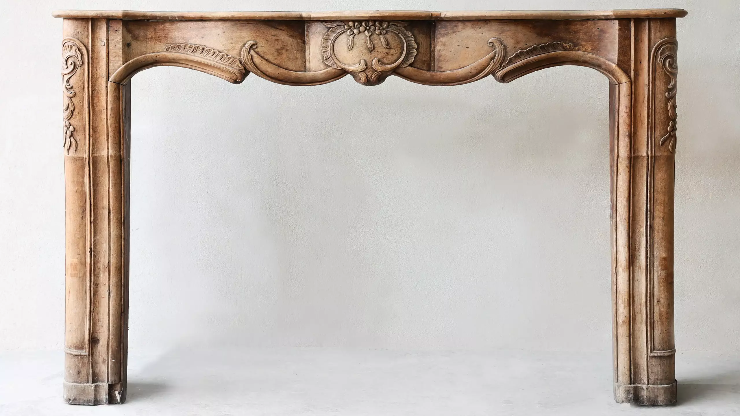 Antiker Holzkamin | Kastanienholz | 18. Jahrhundert