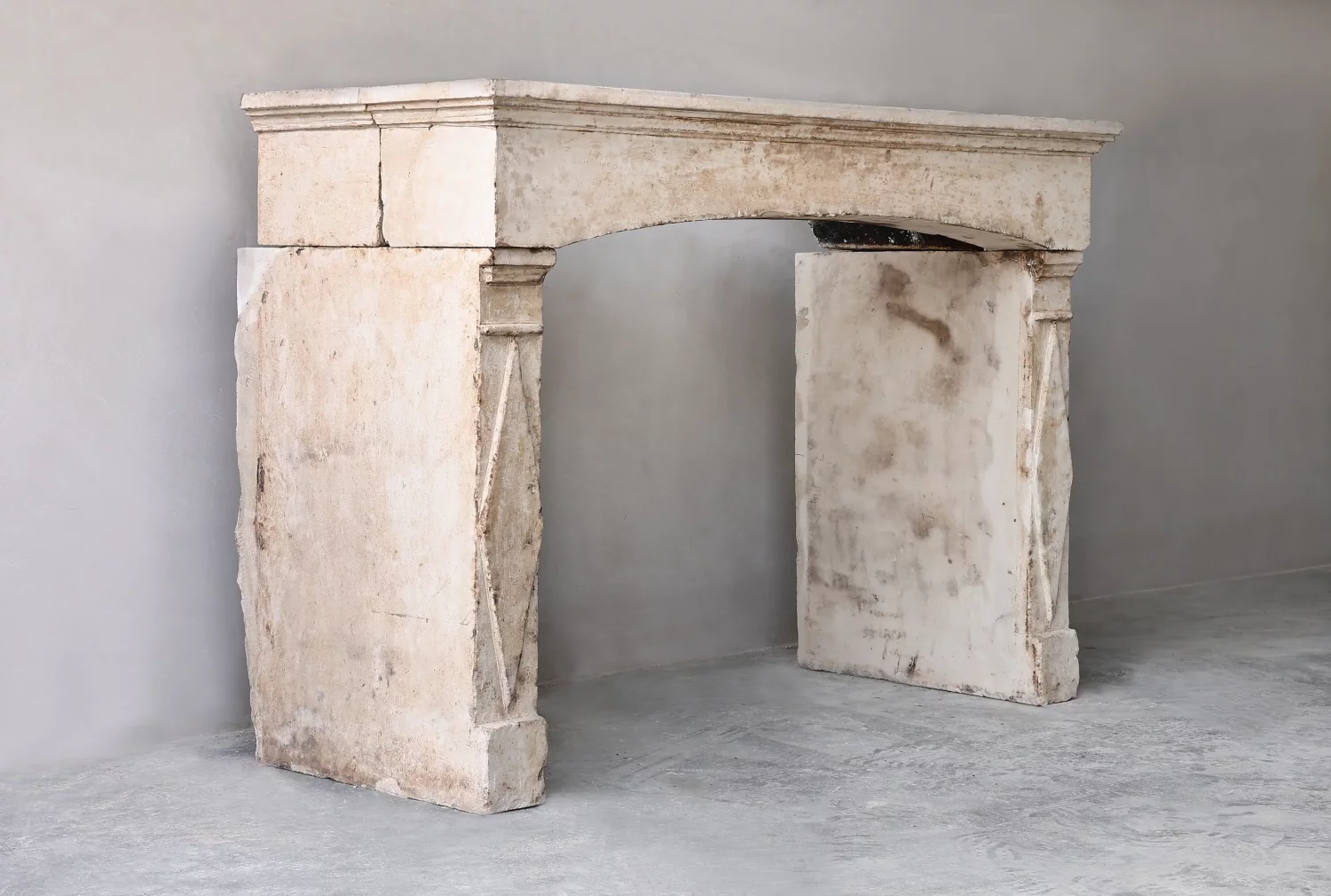 alte kaminmaske von französischer kalkstein