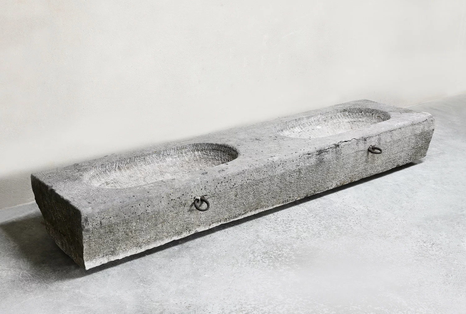 alte trog von belgischer blaustein