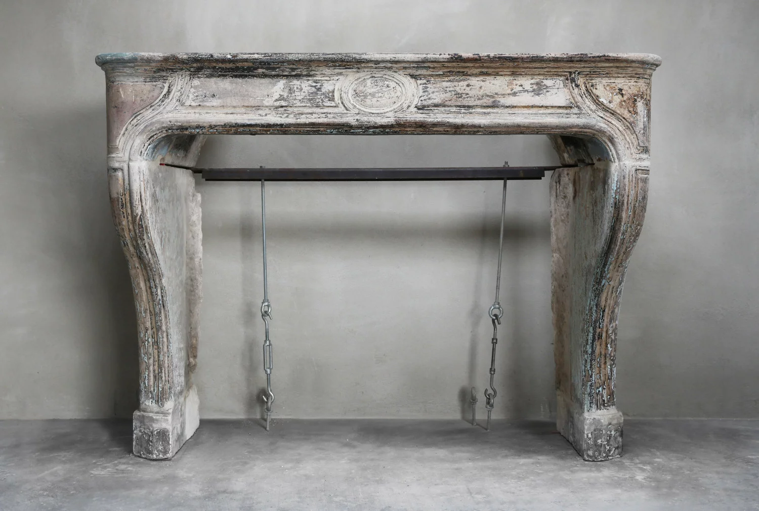 antike kamine von französischer kalkstein