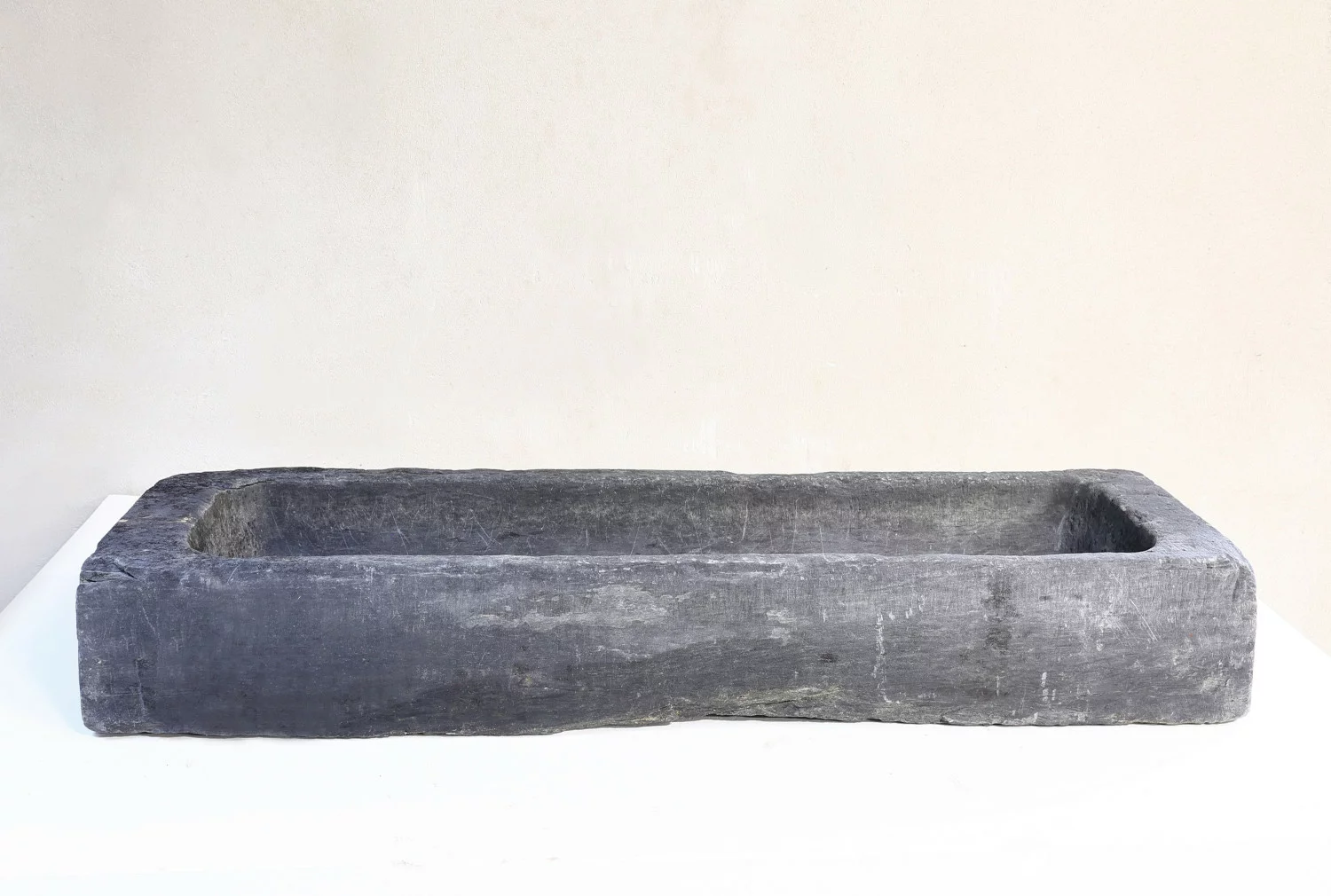 antiker waschbecken von schiefer