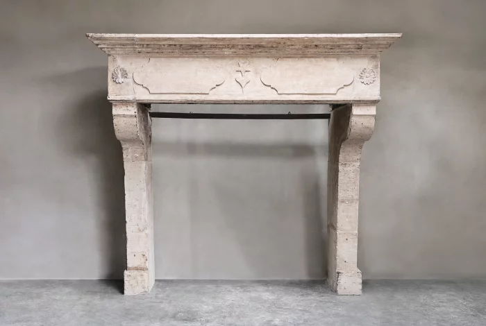 antiker kalkstein Schlosskamin