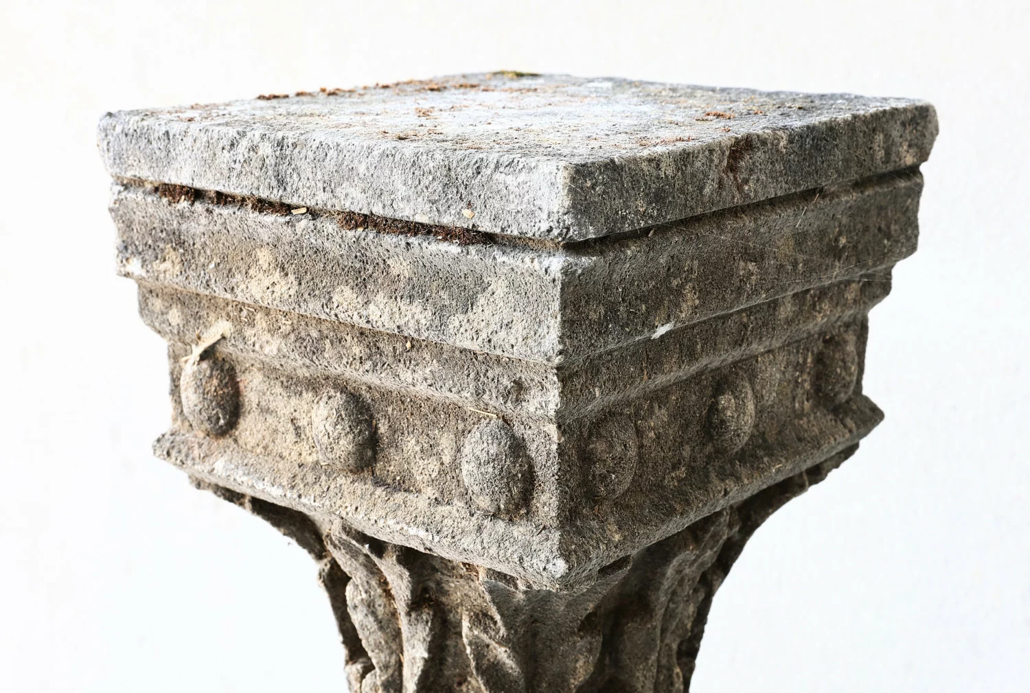 alte saulen von französischer kalkstein