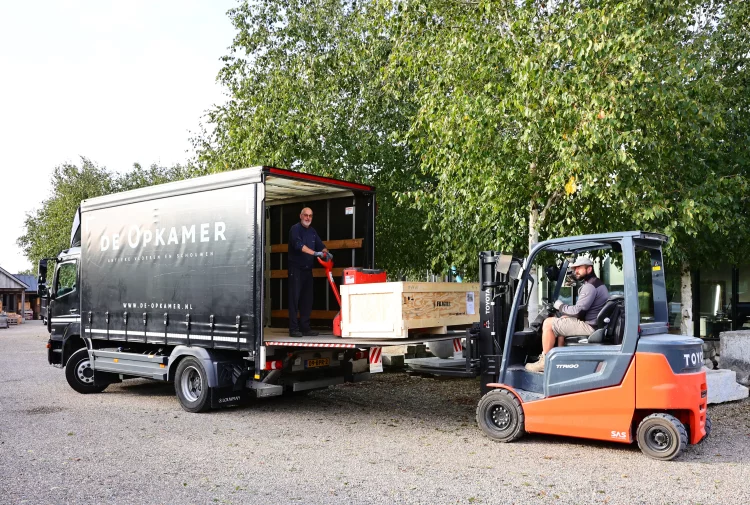 Lieferung antiker Kamin