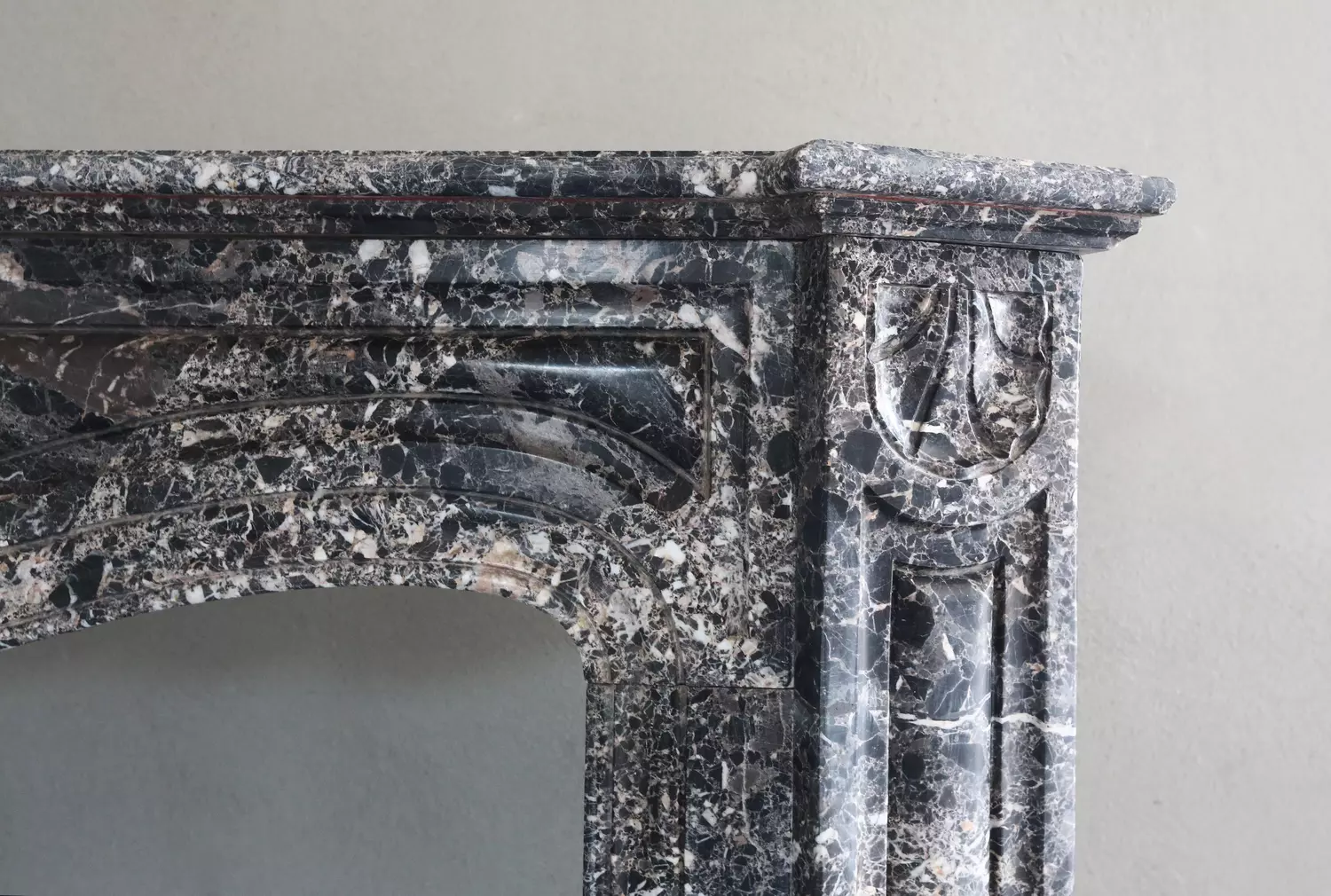 Schöner Marmorkamin