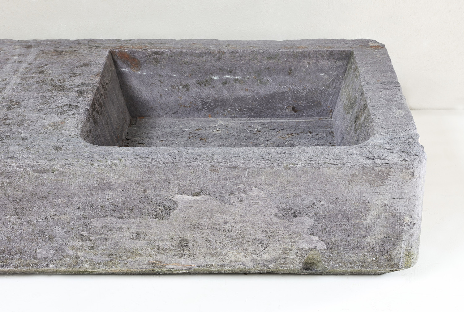 alte spüle rote schiefer