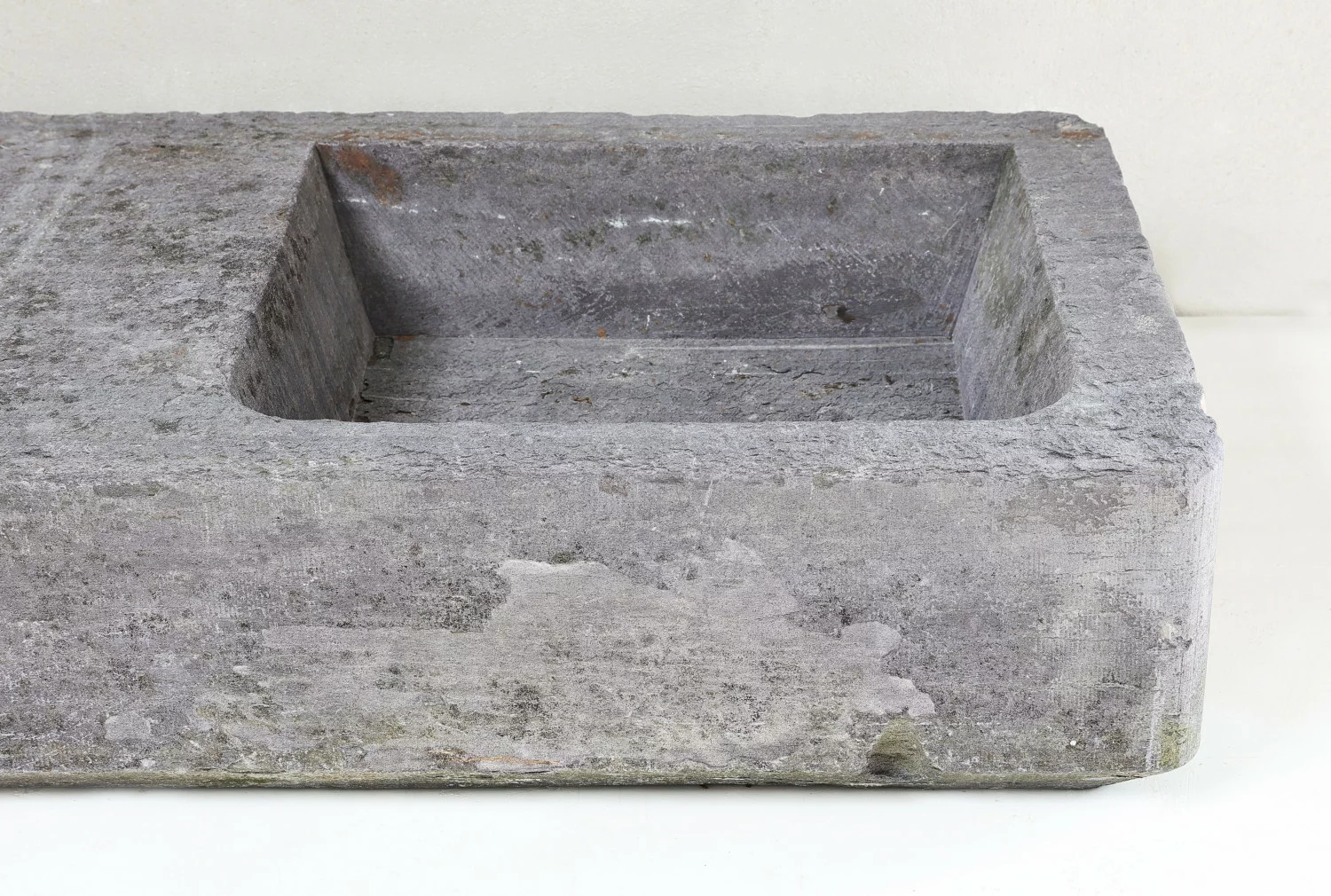 alte spüle rote schiefer