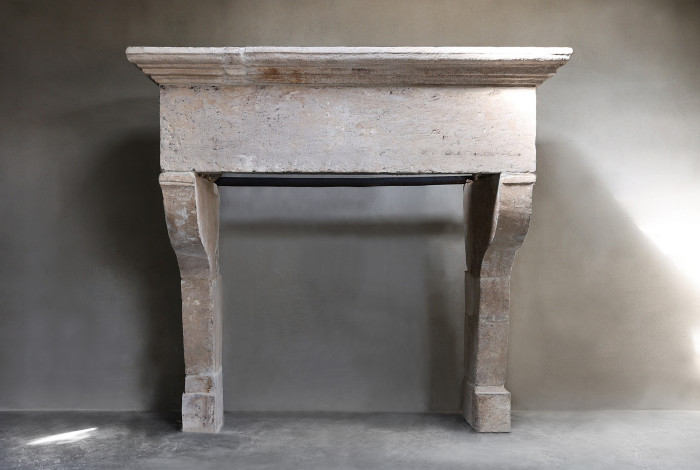 antiker schloss kamin