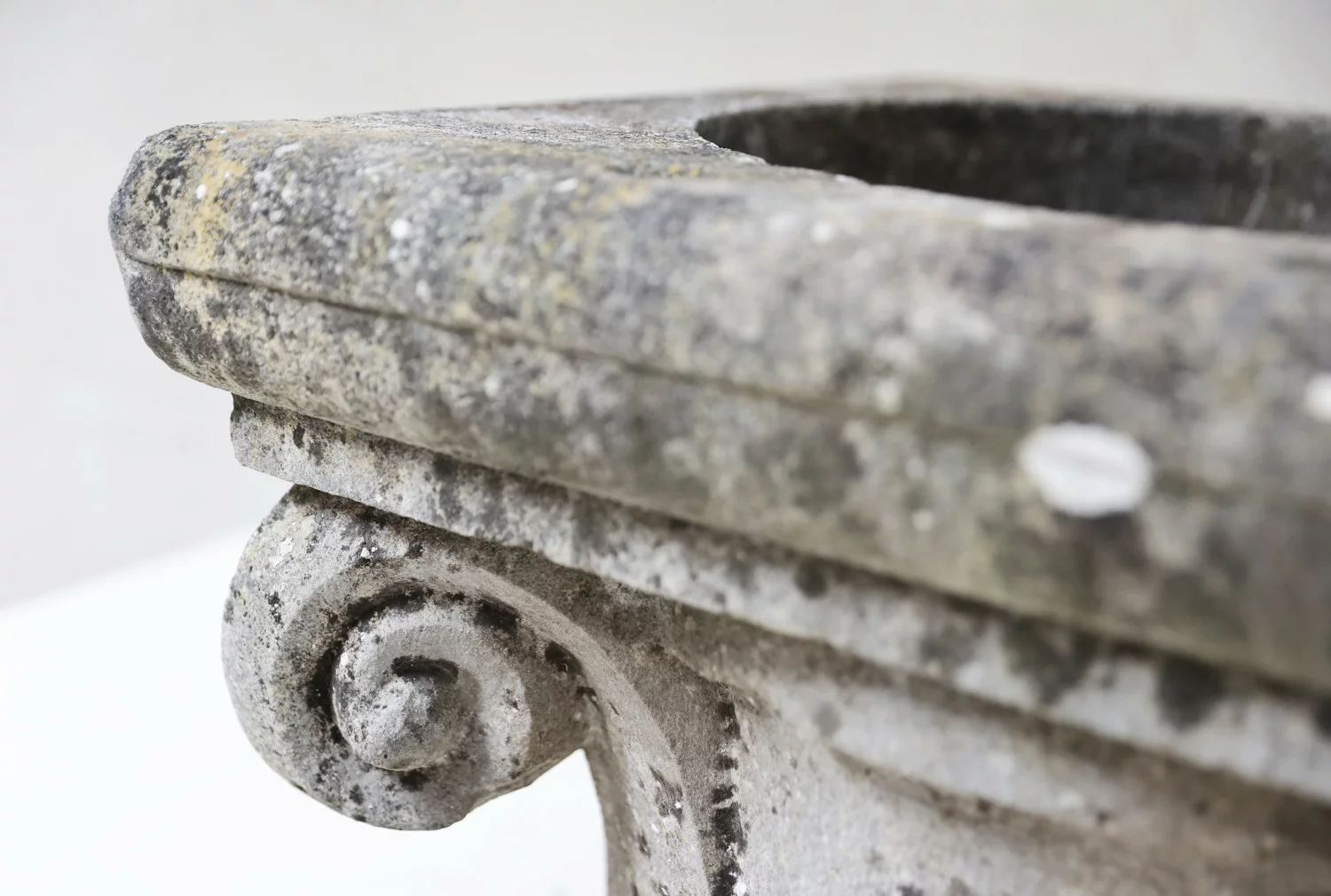 antiker garten ornament