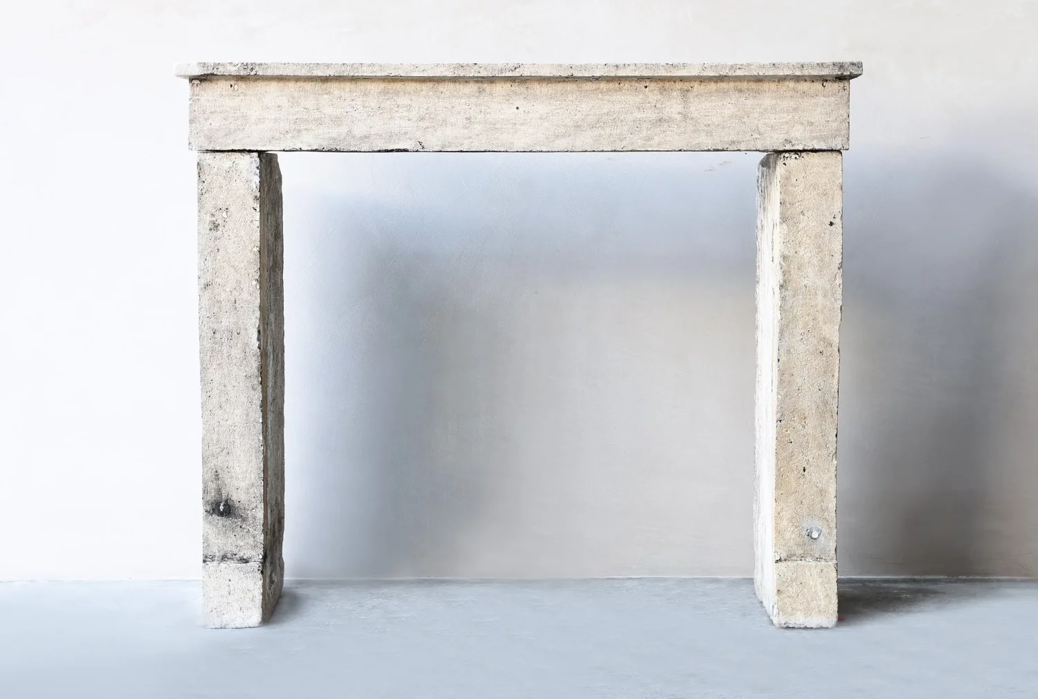 antiker kaminmaske französischer kalkstein