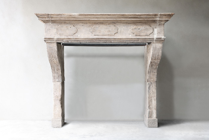 Antiker schlosskamin