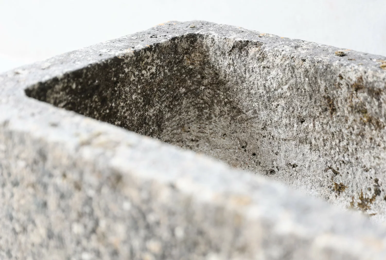 alte trog von französischer kalkstein