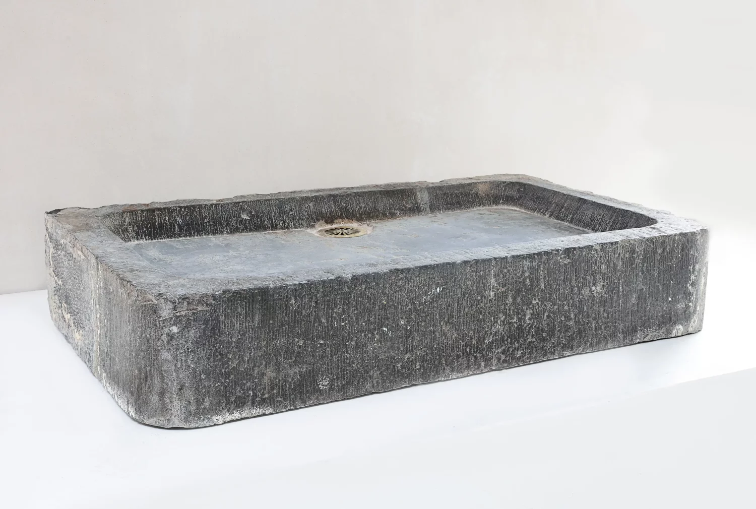 alte spüle von belgischer blaustein