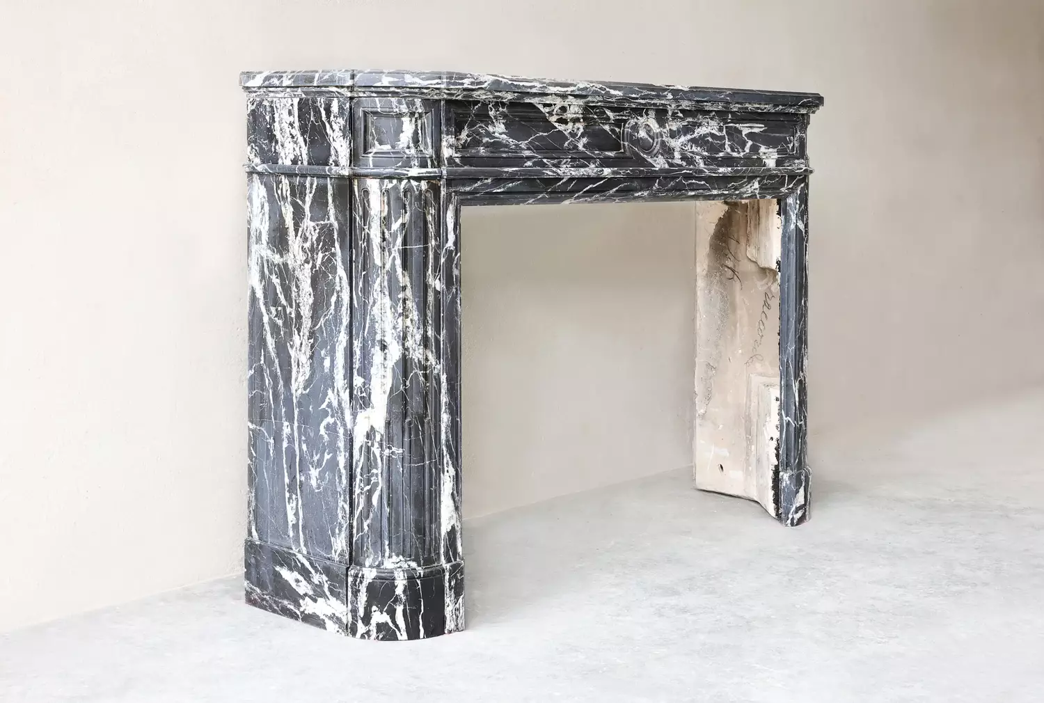 nero marquina Marmor kamin