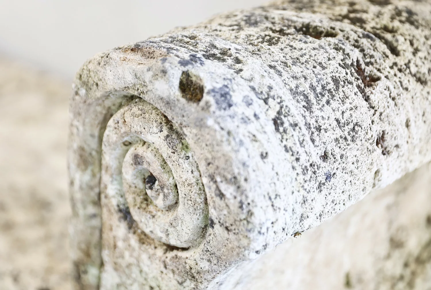 alte bank von französischer kalkstein