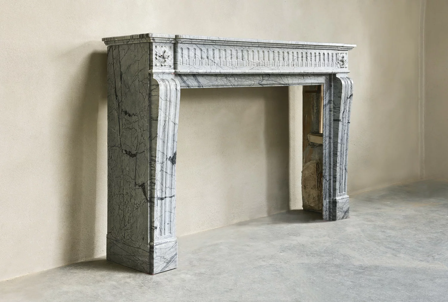 blue fleuri marmor kamin