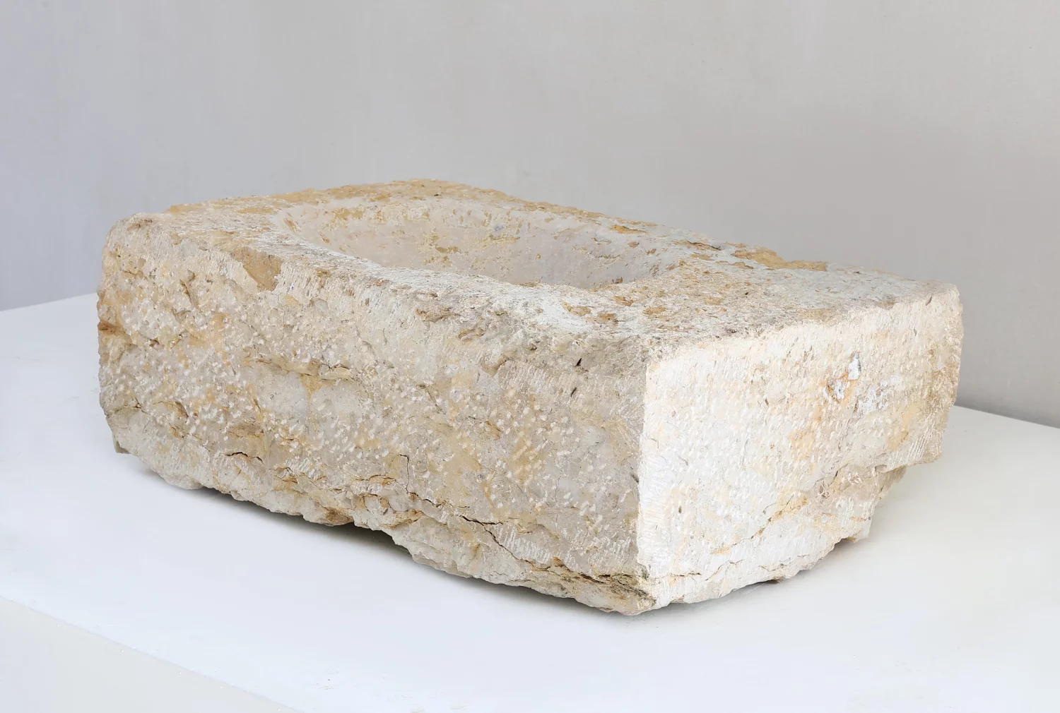 waschbecken von französischer kalkstein