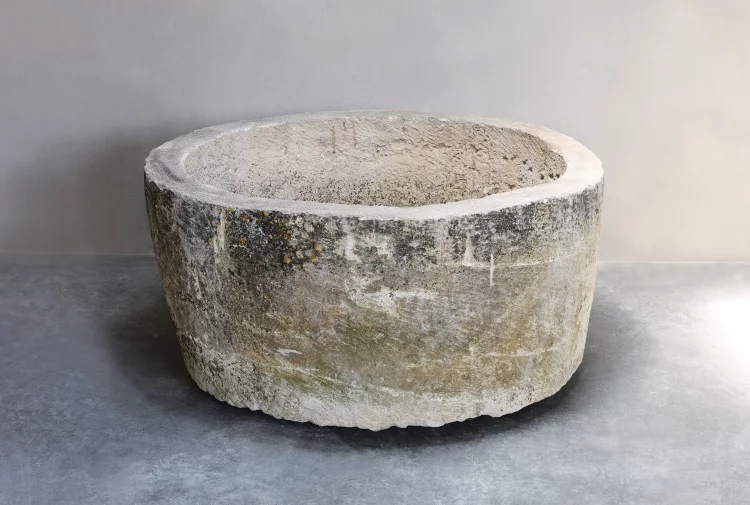 antiker wasserbrunnen