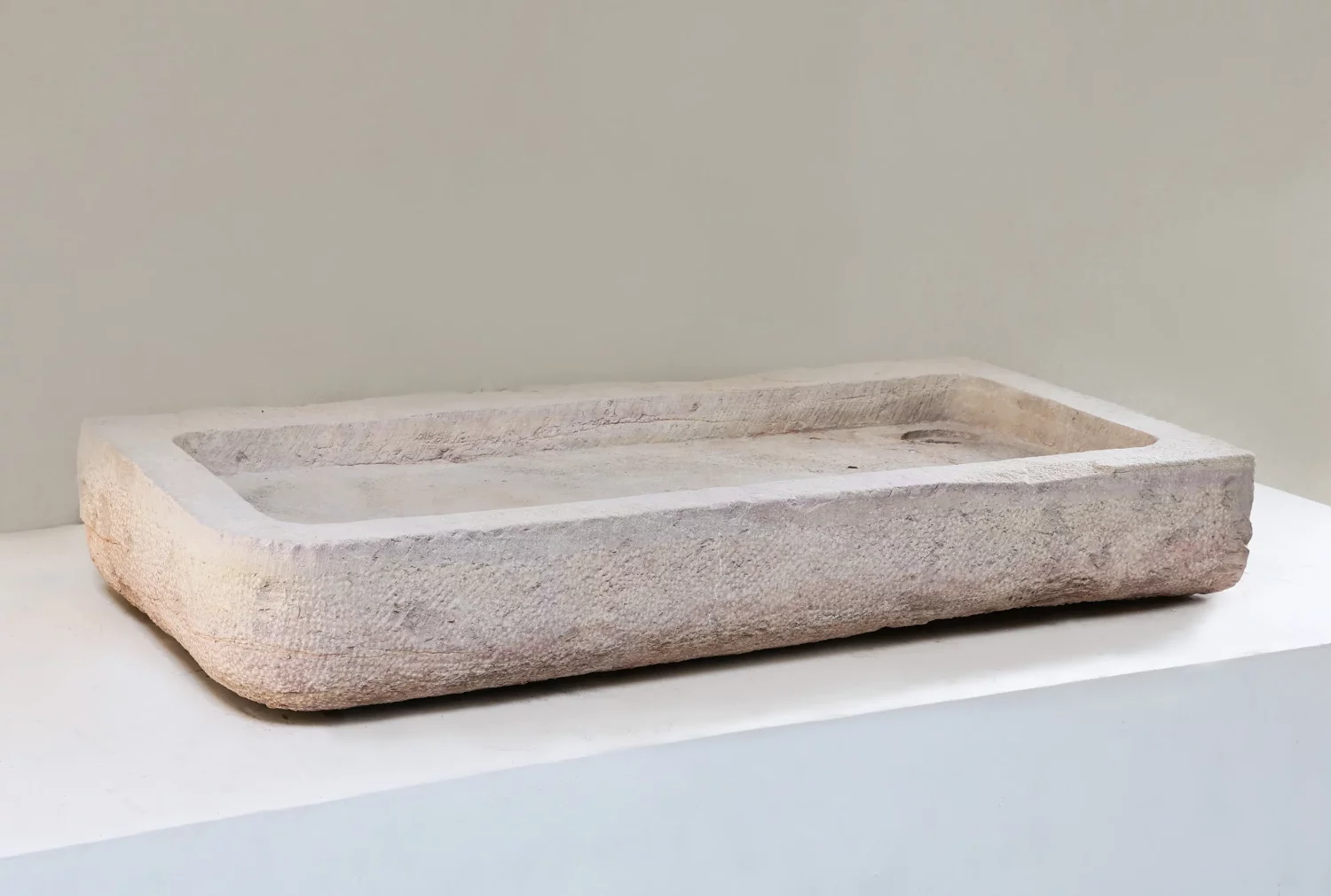 antiker waschbecken von Burgunder stein