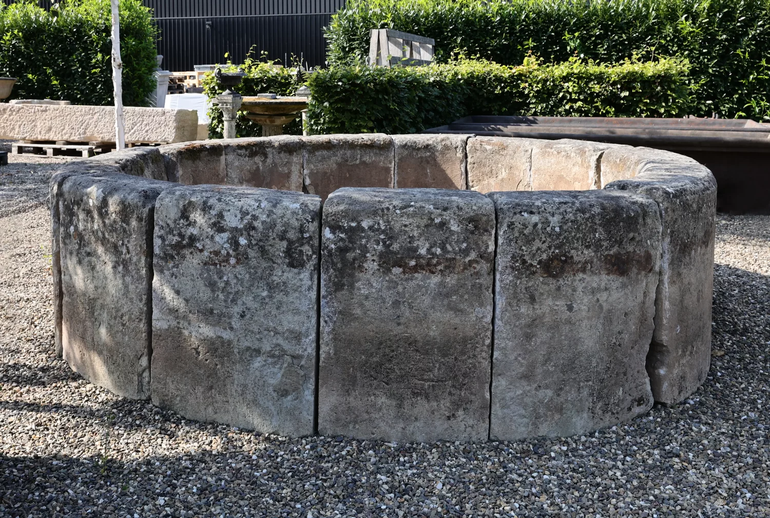 antiker wasserbrunne