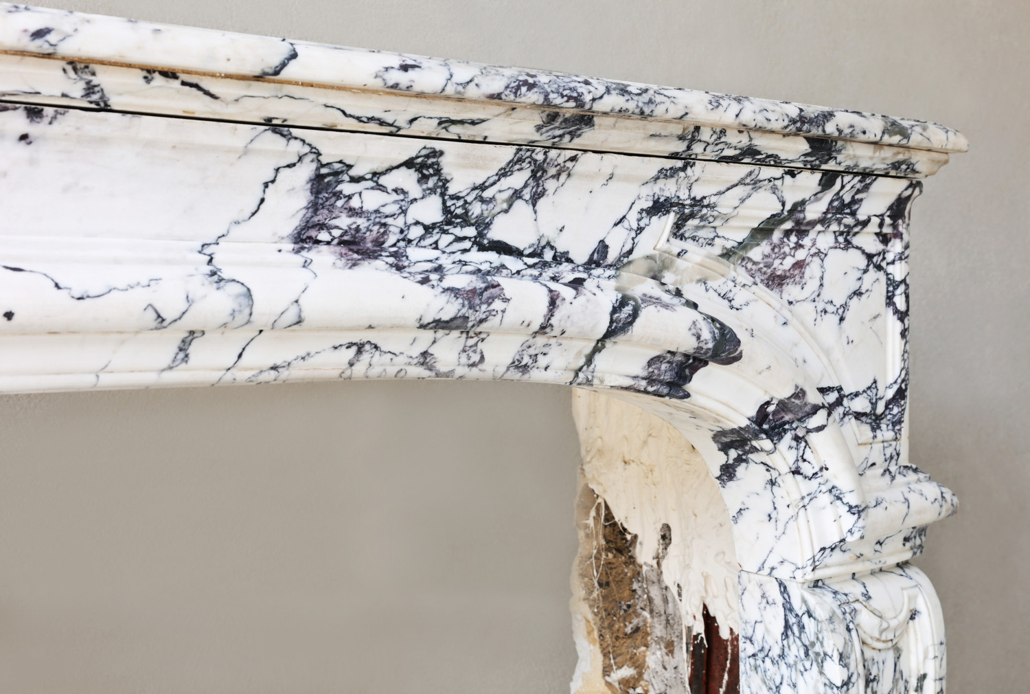 alte kamin von paonazzo marmor