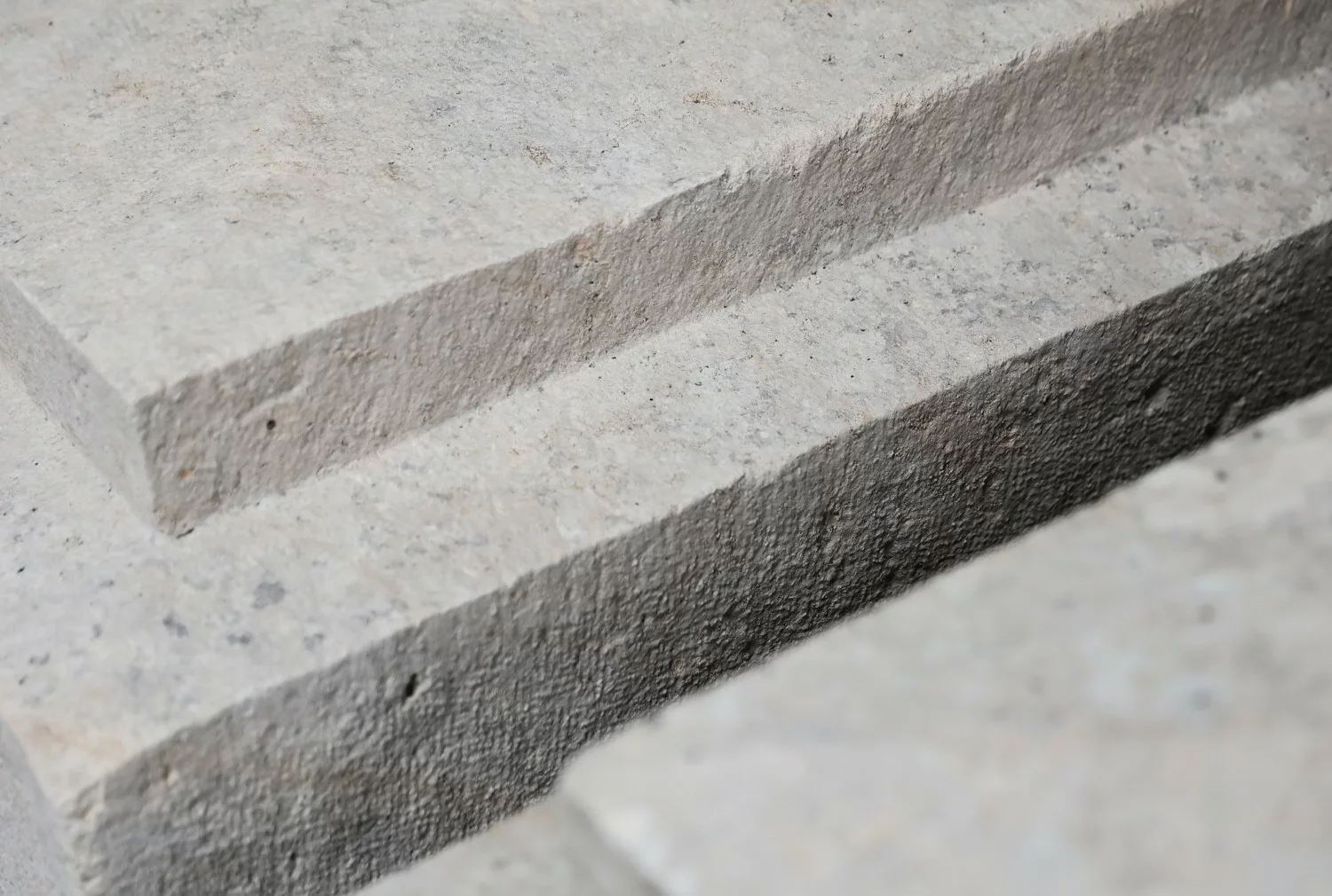 alte pedestals von französischer kalkstein