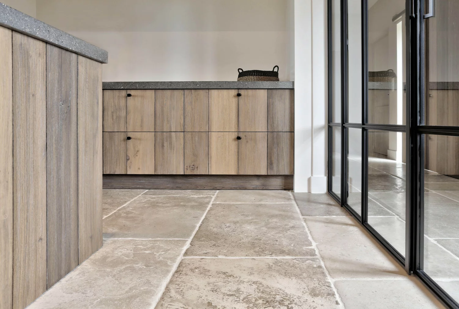 burgunder platten von kalkstein