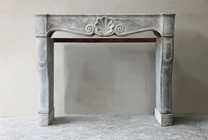 Antiker kamin von marmorstein