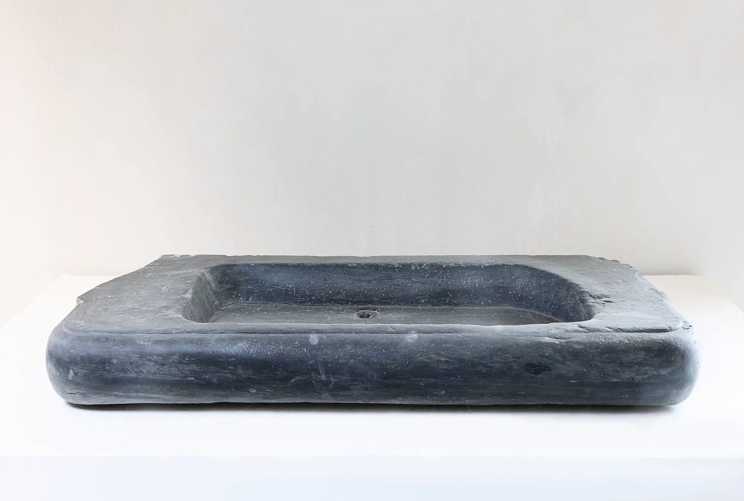 antiker waschbecken von schiefer