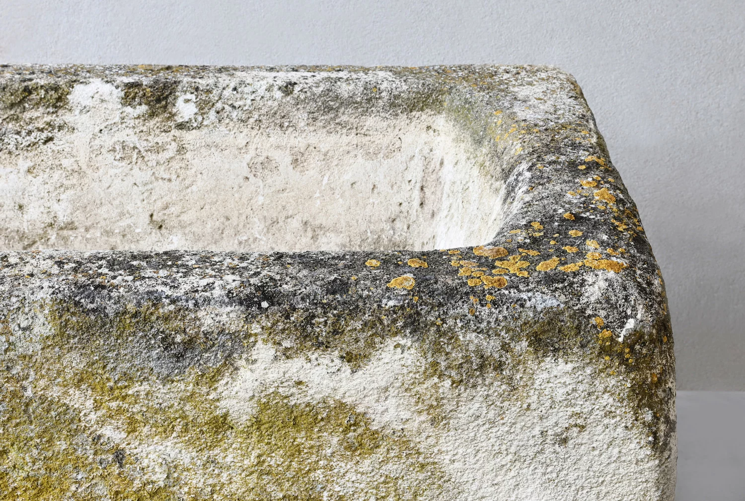 alte trog von französischer kalkstein