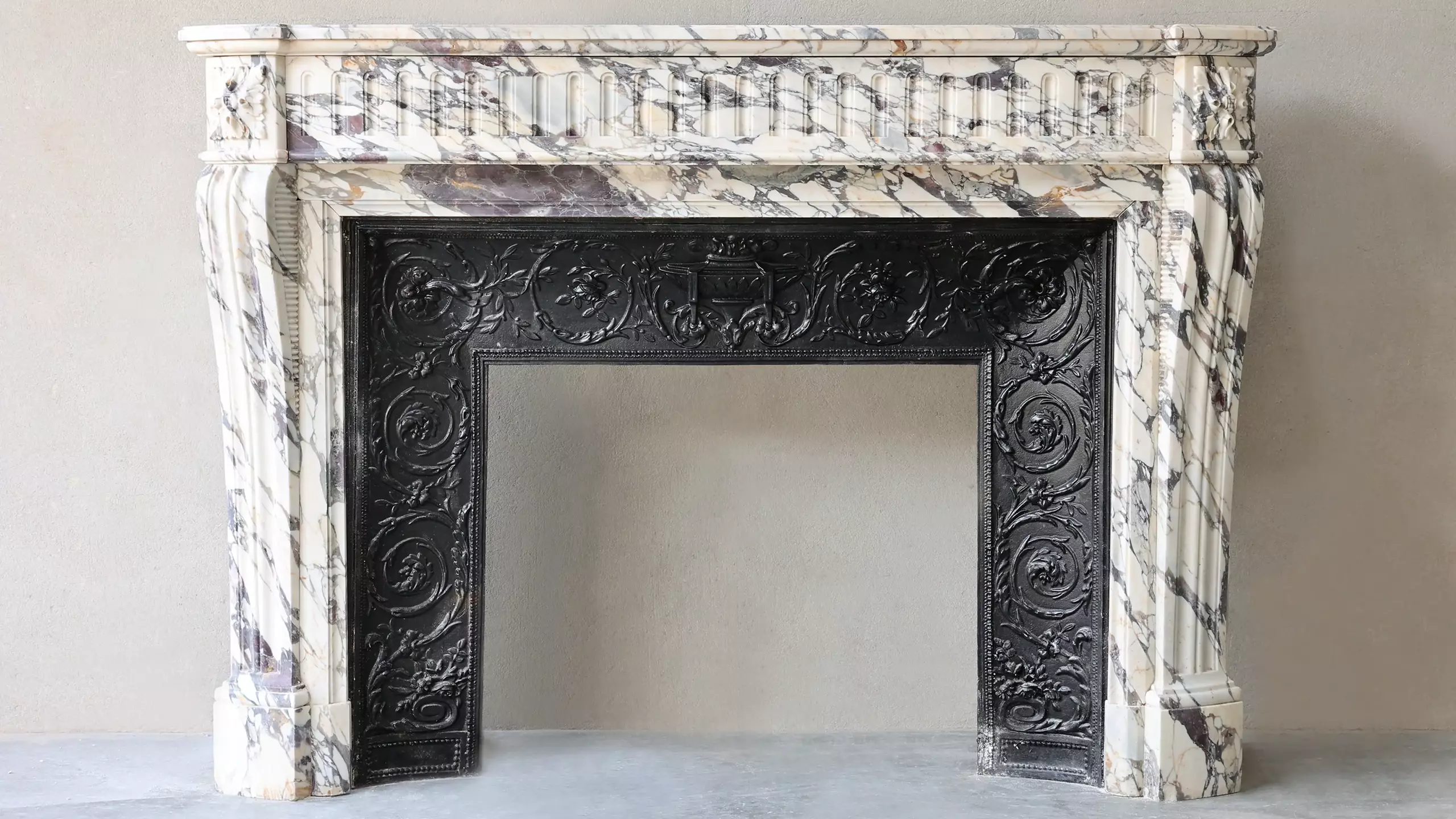 Antiker Kaminsims | Breche-Violetta-Marmor | 19. Jahrhundert | Louis XVI