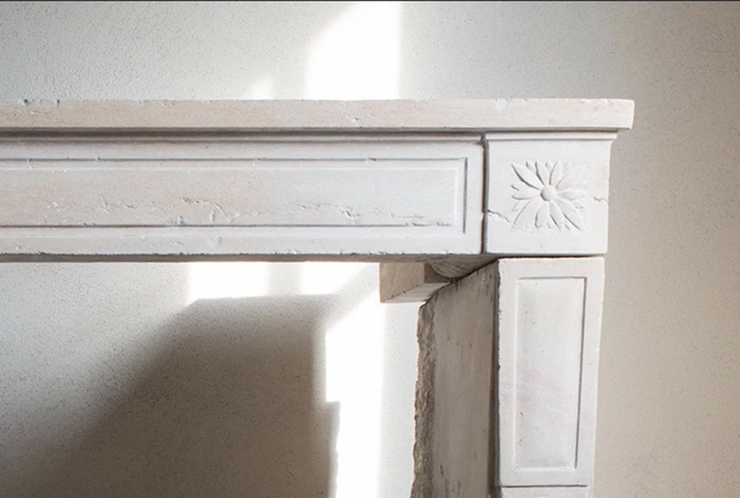 einzigartiger Kalksteinkamin