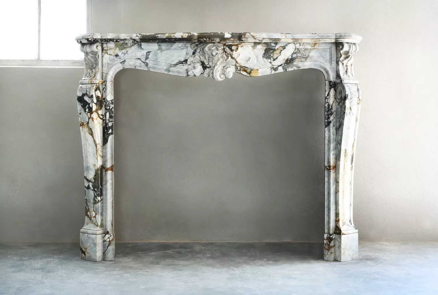 sehr einzigartiger antiker Kamin