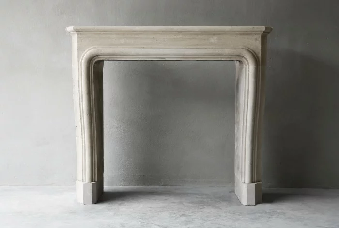 Schön geformter Kamin